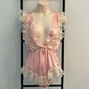 Vintage Lady Cameo Pink Lace Bodysuit Baby Doll Nightwear Women M Made in USA